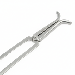 Close-up of blade tips and locking mechanism