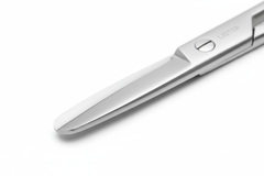 Close-up of safety blunt tip