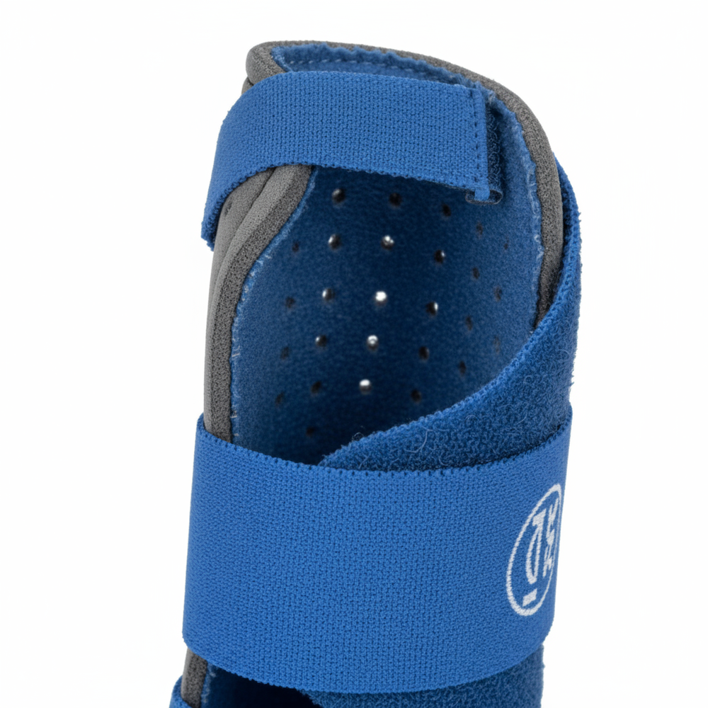 Detail view of thumb splint