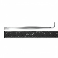 Retractor with measurement ruler